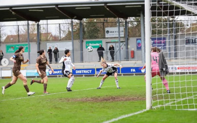 2025-26 v Brentford Georgie stoops to head no 3.jpg