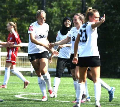 2025-26 Fr v Greenwich Borough - all smiles.jpg